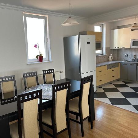 Spacious 3-Bedroom Condo Next To City Center Prishtinë Luaran gambar