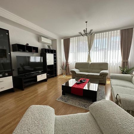 Spacious 3-Bedroom Condo Next To City Center Prishtinë Luaran gambar