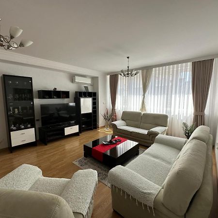 Spacious 3-Bedroom Condo Next To City Center Prishtinë Luaran gambar