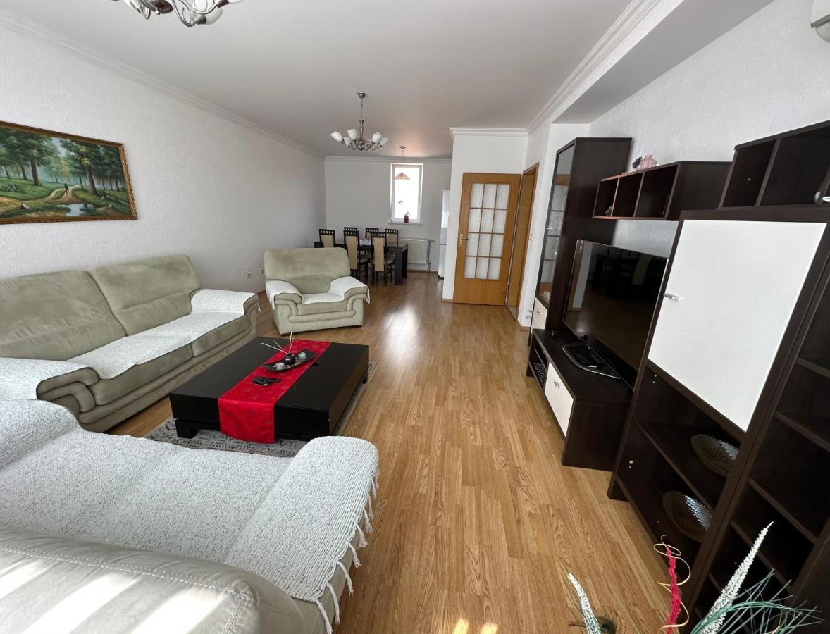 Spacious 3-Bedroom Condo Next To City Center Prishtinë Luaran gambar