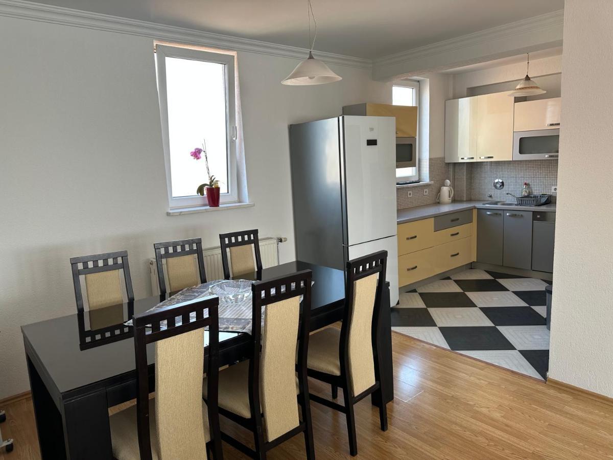 Spacious 3-Bedroom Condo Next To City Center Prishtinë Luaran gambar