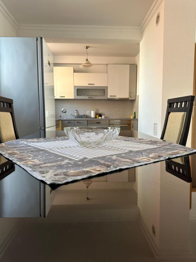 Spacious 3-Bedroom Condo Next To City Center Prishtinë Luaran gambar