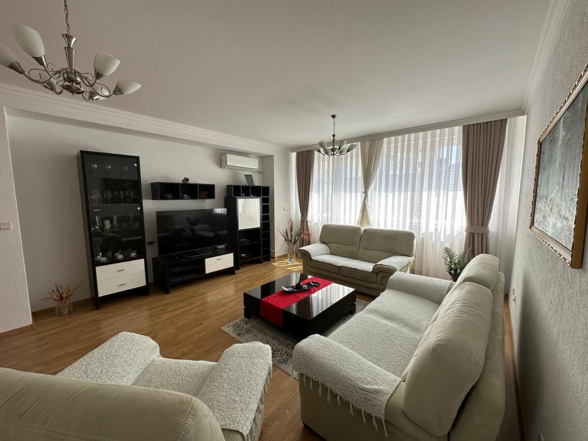 Spacious 3-Bedroom Condo Next To City Center Prishtinë Luaran gambar