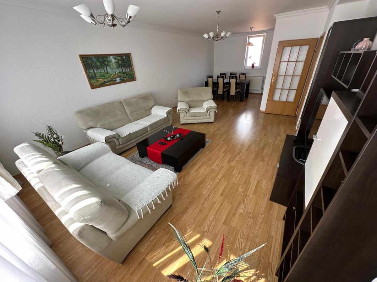 Spacious 3-Bedroom Condo Next To City Center Prishtinë Luaran gambar