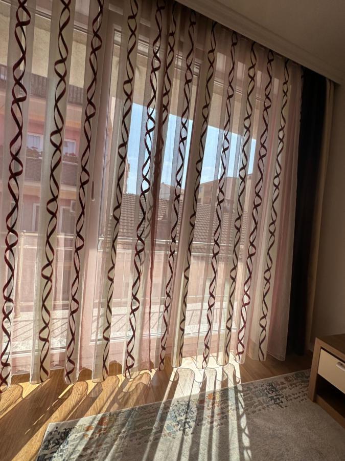 Spacious 3-Bedroom Condo Next To City Center Prishtinë Luaran gambar