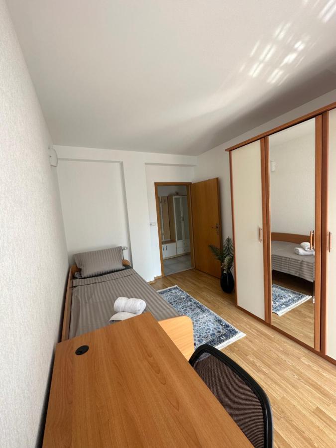 Spacious 3-Bedroom Condo Next To City Center Prishtinë Luaran gambar