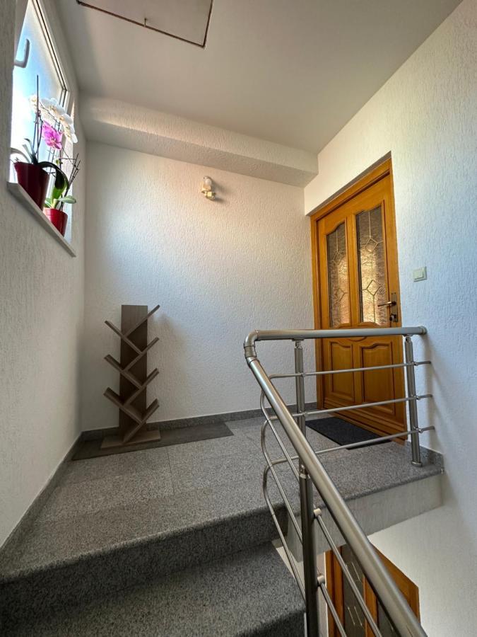 Spacious 3-Bedroom Condo Next To City Center Prishtinë Luaran gambar