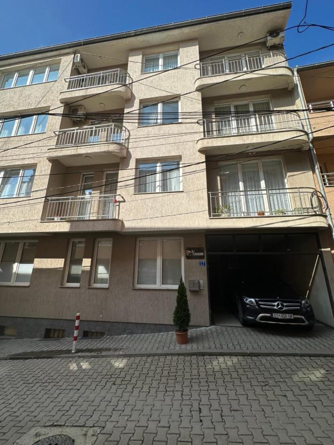 Spacious 3-Bedroom Condo Next To City Center Prishtinë Luaran gambar