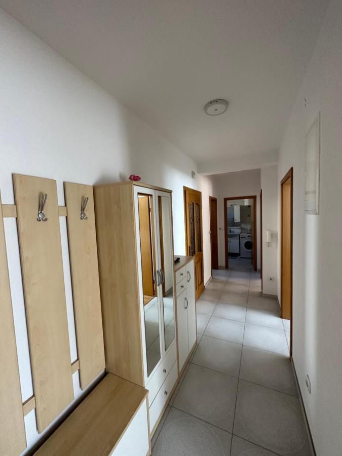 Spacious 3-Bedroom Condo Next To City Center Prishtinë Luaran gambar