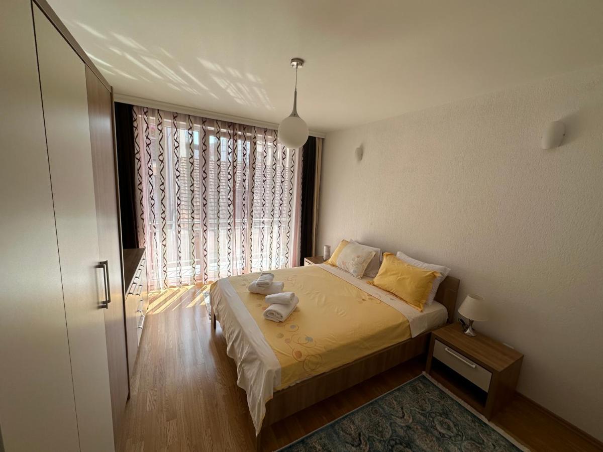 Spacious 3-Bedroom Condo Next To City Center Prishtinë Luaran gambar