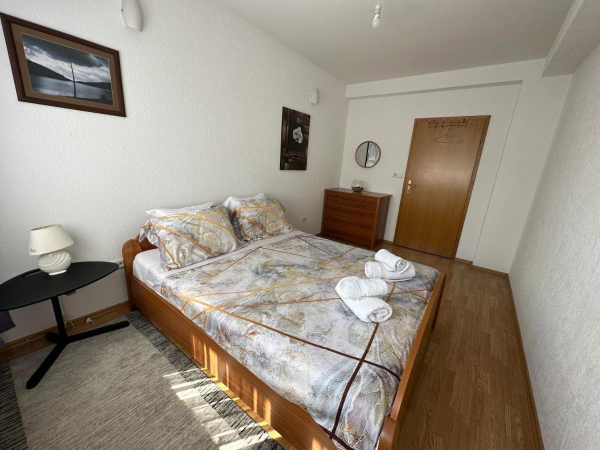Spacious 3-Bedroom Condo Next To City Center Prishtinë Luaran gambar